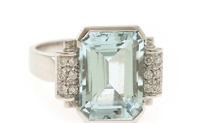 A ring set with an aquamarine weighing app. 6.66 ct. flanked by numerous diamonds, totalling app. 0.14 ct., mounted in 18k white gold. Size 57.5.
