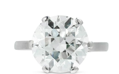 AN ART DECO SOLITAIRE DIAMOND RING in platinum, set with an old European cut diamond of 4.58 carats