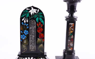 AN DERBSYSHIRE ASHFORD PIETRA DURA AND BLACK MARBLE TABLE THERMOMETER AND A SPECIMEN MARBLE URN CANDLESTICK (2)