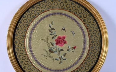 AN EARLY 20TH CENTURY CHINESE SILK WORK ROUNDEL Late