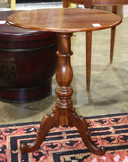 American federal style mahogany candlestand
