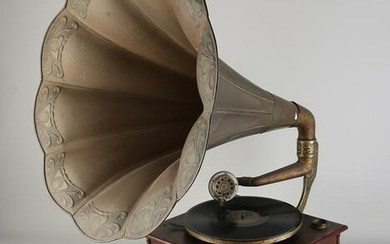 Antique gramophone, 1900