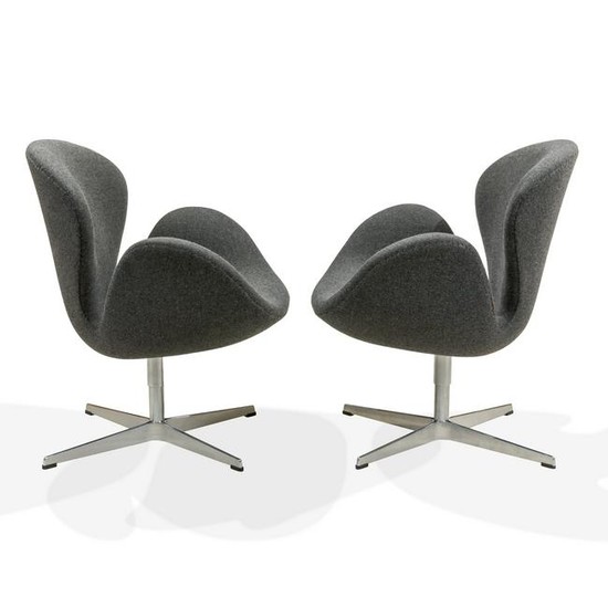 Arne Jacobsen - Swan Chairs - Pair