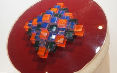 Art cinétique : Plafonnier vers 1970, plexiglass constitué de cubes en couleurs (système élèctrique manquant),...
