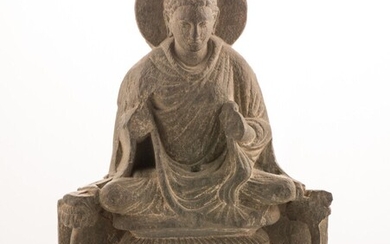 Art gréco-bouddhique du Gandhara, IIeIVe siècle après J.-C. Sujet en schiste gris sculpté, représentant le...