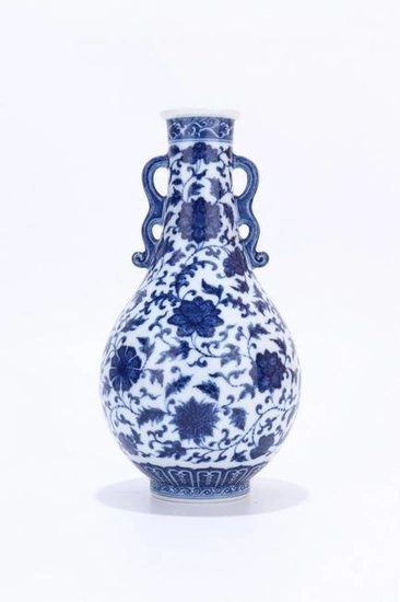 Blue and white tangled flower amphora