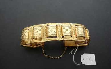 Bracelet ancien en or jaune 18K (750/oo) à maillons rectangulaires articulés ajourés et décorés de...
