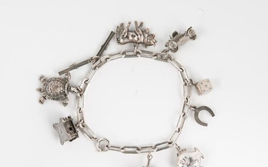 Bracelet gourmette in silver 800°/°° decorated with nine charms.