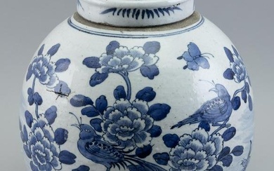 CHINESE BLUE AND WHITE OVERSIZED GINGER JAR Late 19th Century Height 12î.