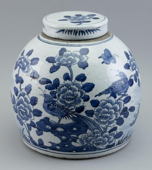 CHINESE BLUE AND WHITE OVERSIZED GINGER JAR Late 19th Century Height 12î.