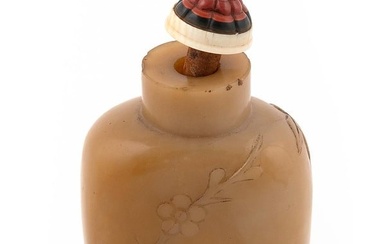 CHINESE CARVED BUTTERSCOTCH AGATE SNUFF BOTTLE 19th Century Height 2.25". Non-matching stopper.