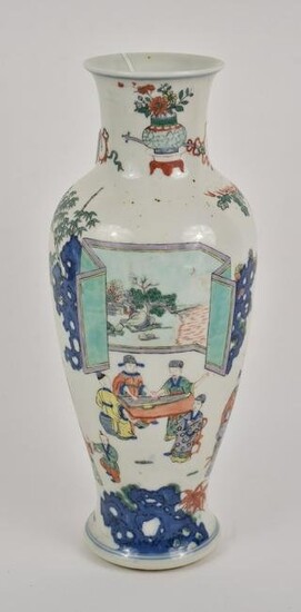 CHINESE FAMILLE ROSE PORCELAIN VASE. Condition: no
