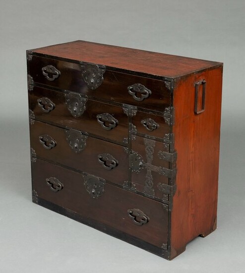 Cabinet, Chest of drawers, Isho Dansu - Wood, Metal - Fully restored and functional Japanese Sendai keyaki&hinoki cabinet of drawers (ishô dansu). - Japan - Meiji period (1868-1912)