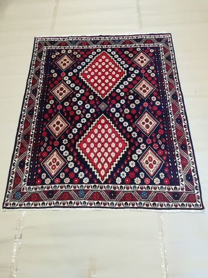 Carpet - 187 cm - 150 cm