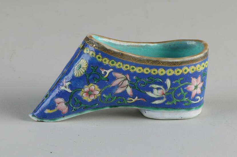 Chinese porcelain shoe-shaped bowl with blue glaze