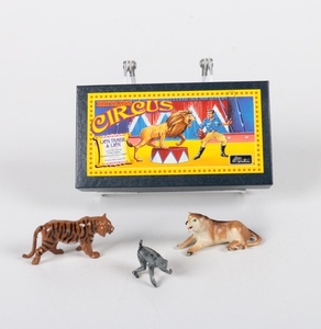 Lot-Art | Circus Lion Tamer and Lion with Other Animal Figurines by Britains