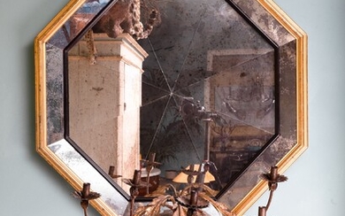 Coppia di specchiere di forma ottagonale. XX secolo