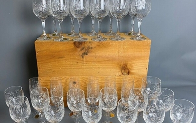 Cristallerie de LORRAINE - Service de verres en cristal taillé : 6 flûtes à champagne,...