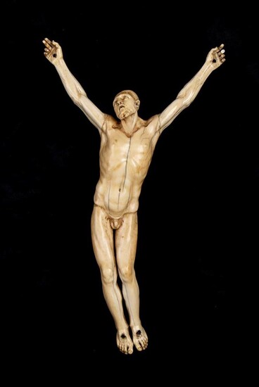 Crucifix en ivoire - probablement Espagne, XVIIe siècle ivoire d'éléphant sculpté (Elephas maximus Linnaeus, 1758...