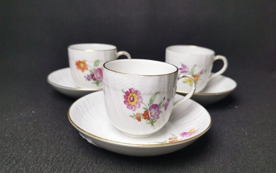 Cup and saucer (6) - KPM berlin - moka cup - Neu-Ozier - flowers and insects H 6.5cm-1 Wahl