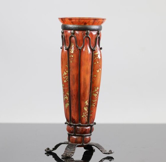Daum et Louis Majorelle vase in glass paste inclusion