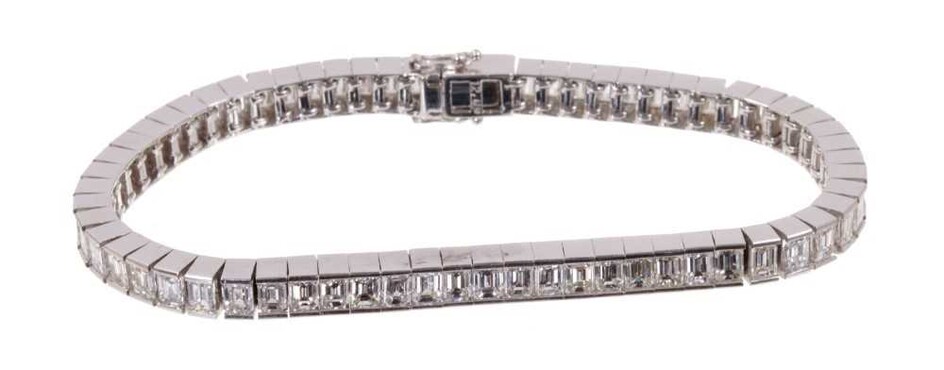 Diamond tennis bracelet with baguette cut diamonds in 18ct white gold setting, estimated total diamond weight approximately 12 carats