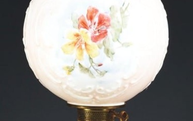 EARLY 20TH CENTURY FLORAL KEROSENE GLOBE LAMP.