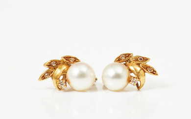 EARRINGS, 1 pair, 18k gold, each earring with 1 cultured white saltwater pearl, decorated with brilliant or octagonal cut diamonds.