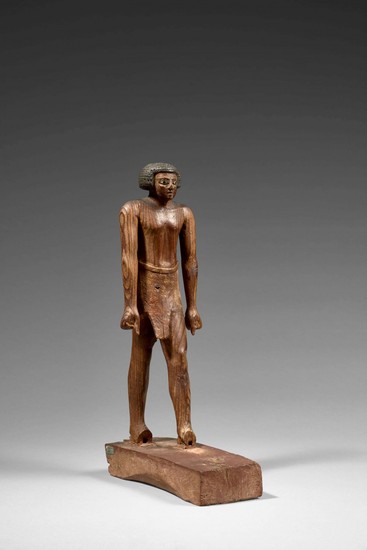 ÉGYPTE, NÉCROPOLE DE MEIR, MOYEN-EMPIRE, XIe-XIIe DYNASTIE Statuette de dignitaire en bois