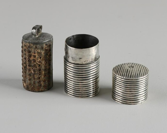 Early silver holder, 833/000, with nutmeg grater