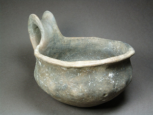 Etruscan-Campanian Ceramic Kyathos (very rare, very large)