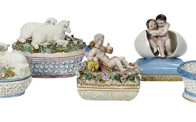 Five Jacob Petit Paris Porcelain Objects