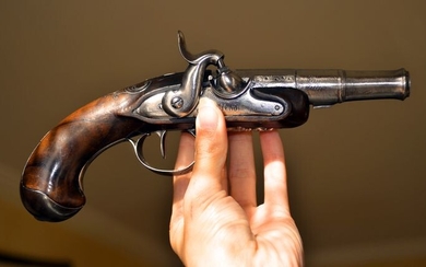 France - 1760/1780 - Luxueux pistolet de voyage à silex (tranformé) signé Gouilloud - Fil d'argent.. Mécanisme en parfait état. Canon dévissable - Pistol