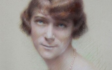 Gaston BOUY (1866-1943) Portrait de femme Pastel signé en bas à droite 45 x 28 cm.
