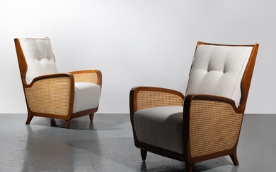 Gio PONTI 1891-1979Paire de fauteuils - circa 1950Structure en noyer verni et cannage, coussins d’assise...