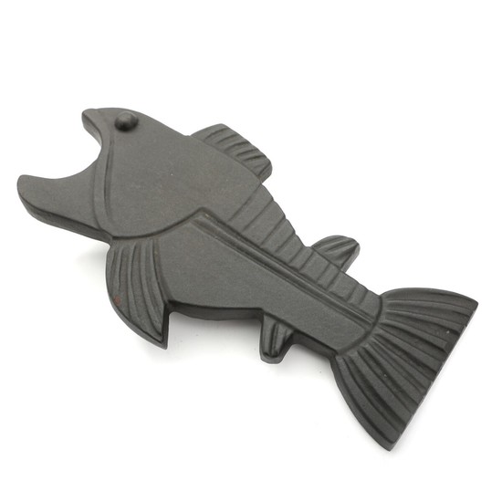 Gunnar Westman: A cast iron bootjack in the shape of a fish. Unsigned. Manufactured by Morsø Jernstøberi. H. 8. L. 40 cm.