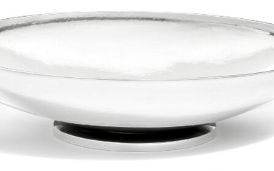 Harald Nielsen: A sterling silver fruit dish with hammered surface and two curved handles. L. 34 cm.