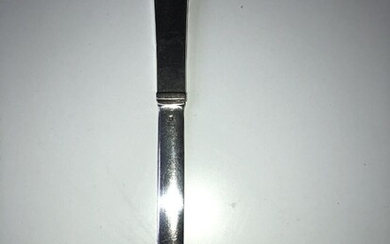 Harald Nielsen: “Pyramide” sterling silver letter knife. Manufactured by Georg Jensen 1933–44. Engraved CF 1933–38. Weight 84 g. L. 24.7 cm.