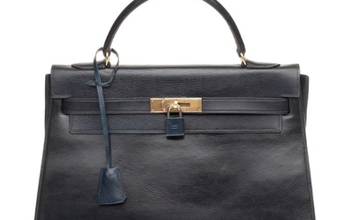 Hermès - RARE Kelly 32 à coutures sellier en cuir Gulliver bleu marine, bijouterie plaqué or Handbag