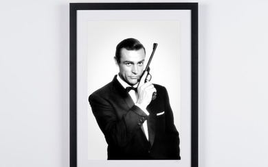 James Bond 007: Dr. No, Sean Connery as 007 - Fine Art Photography - Luxury Wooden Framed 70X50 cm - Limited Edition Nr 08 of 50 - Serial ID 15936 - Original Certificate (COA), Hologram Logo Editor and QR Code