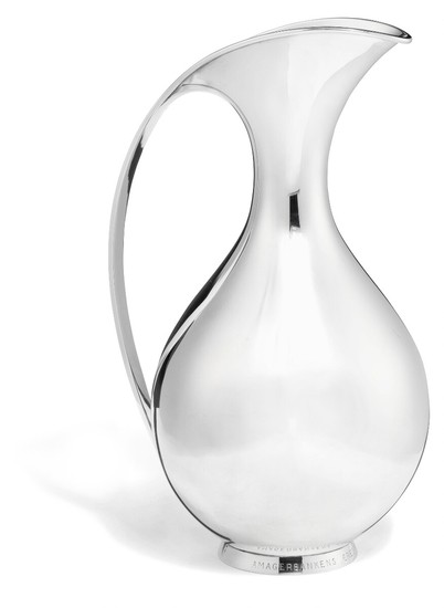 Kay Fisker: A large sterling silver pitcher. Made and marked by A. Michelsen, 1,5 L. With date letter T9=1969. H. 26.8 cm.