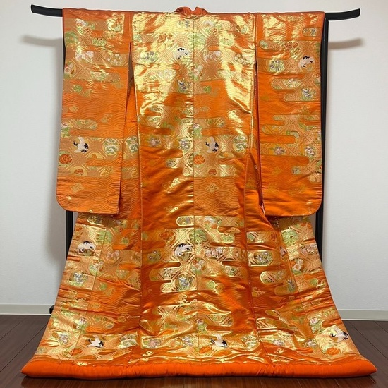 Kimono, Uchikake robe - Silk - wedding - Beautiful kimono, 色打掛 iro-uchikake robe with artist's sign - Japan - Shōwa period (1926-1989)