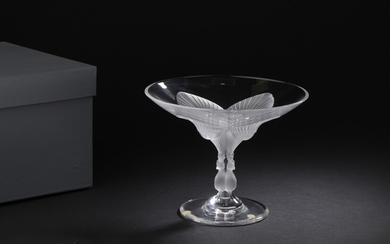 LALIQUE France Coupe en cristal translucide moulé pressé modèle "Virginia". Signée "Lalique France" H_17 cm...