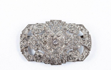 Large Art-Deco brooch, in a rectangular platinum or white...