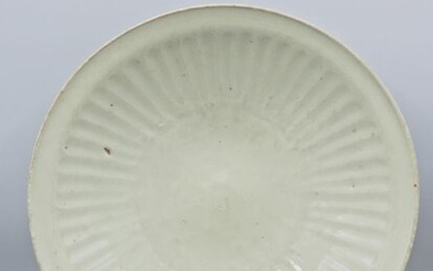 Large Longquan ribbed charger - Celadon - Porcelain - China - Ming Dynasty (1368-1644)