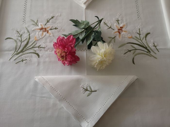 Linen blend tablecloth with hand stitch embroidery - 180 x 270 cm - Cotton, Linen - 21st century