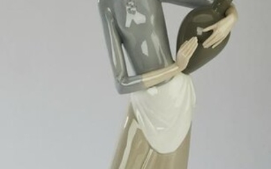 Lladro retired figure #4875 'The Jug Carrier'