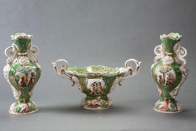 Lot in porcelain of Capodimonte formed by: Pair of vases and center with two handles in green and gold porcelain. Decoration of children's scenes. With marks. Higher height: 35 cm. Exit: 250uros. (41.597 Ptas.)
