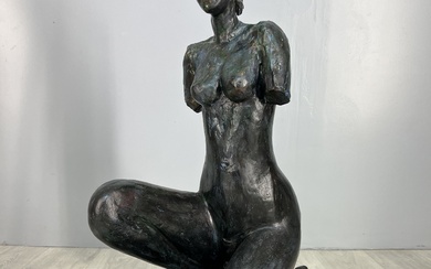 Loulou SCHILD (1943) "Femme agenouillée" Sujet en terre cuite à patine noire nuancée verte H...