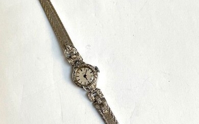MONTRE bracelet de dame en or gris et petits diamants poids 23.9 g long 17.5...